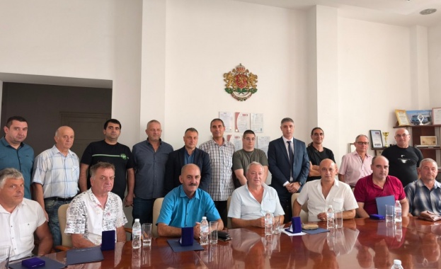 Изпълнителният директор на Холдинг БДЖ ЕАД Мартин Ангелов награди с