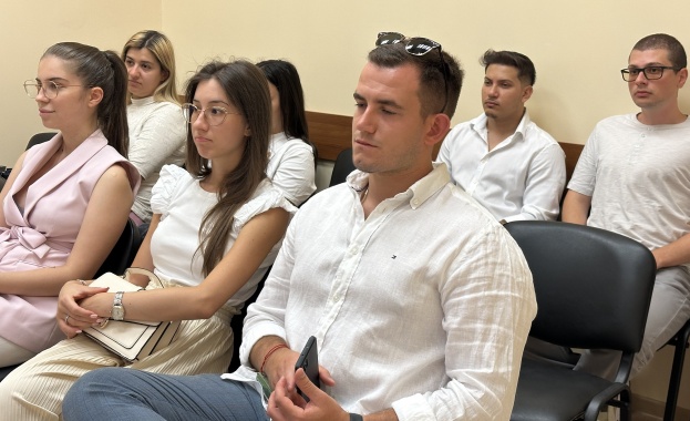 Административен съд Варна посрещна първите 15 студенти по проект