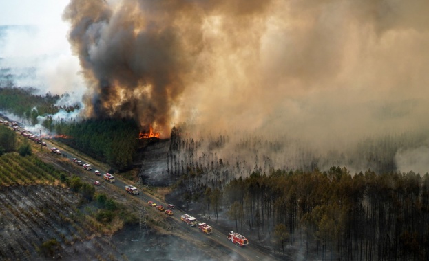 Големият горски пожар в Южна Франция за чието потушаване около
