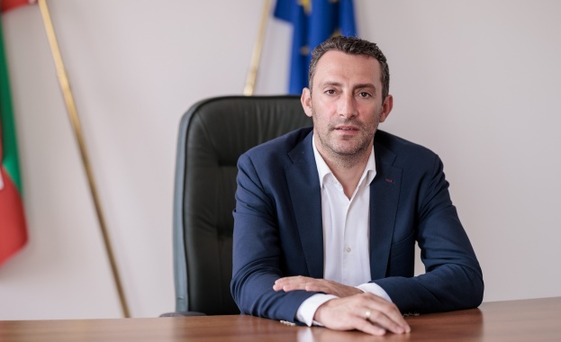 Скъпи млади хора За мен е удоволствие Ви поздравява по повод