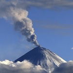 Вулкан на Камчатка изхвърли пепел на 10 километра височина