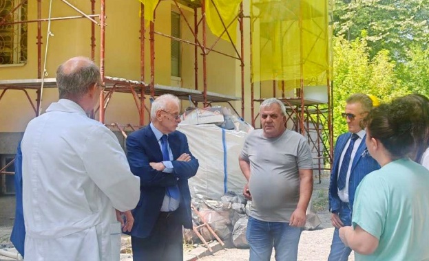 Министърът на здравеопазването доц д р Силви Кирилов дм посети Държавната