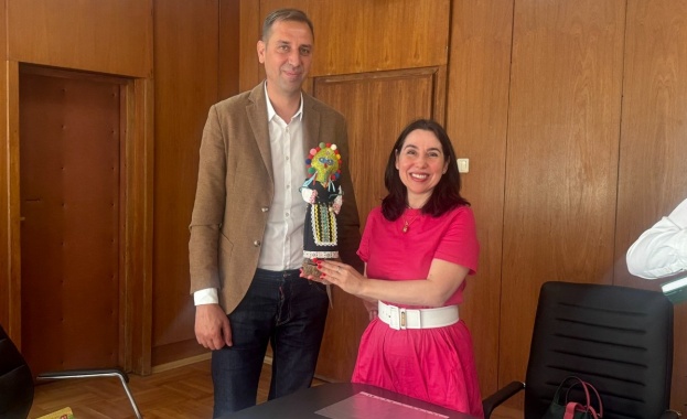 На работна среща в Ямбол извънредният и пълномощен посланик на