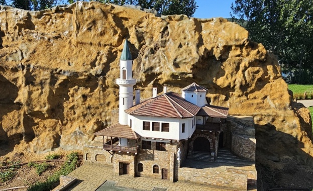 Първият у нас културно исторически парк с умалени макети на български