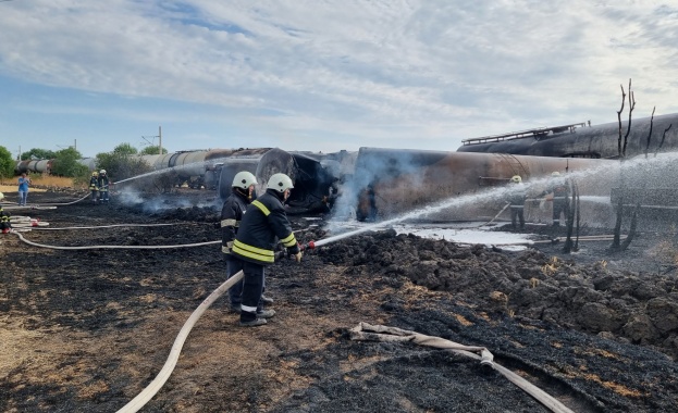 Над 100 метра жп релси унищожени след дерайлиране на влак с гориво край Симеоновград