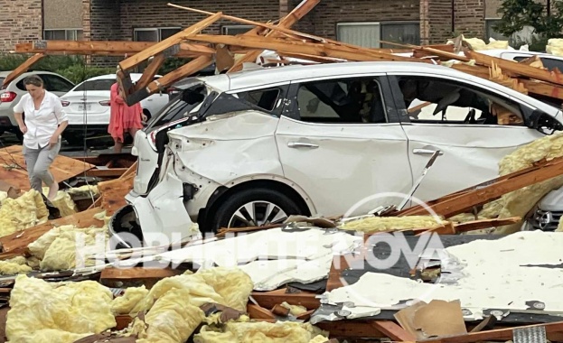 Буря отнесе покрива на жилищен блок с българи в САЩ