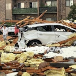 Буря отнесе покрива на жилищен блок с българи в САЩ
