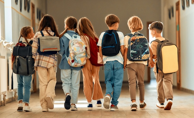 Lidl с пълна гама продукти за училище