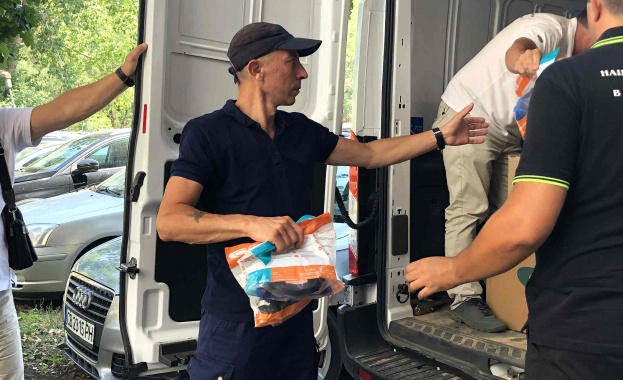 Тя е закупена с дарения от над 1800 души включили