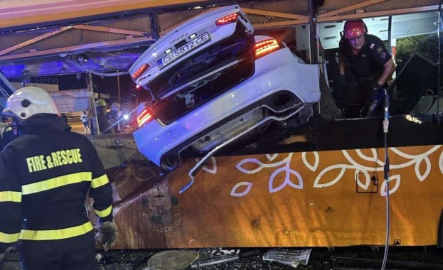 Обвиняем по случая е 21 годишният Виктор Илиев
Под ръководството на и ф