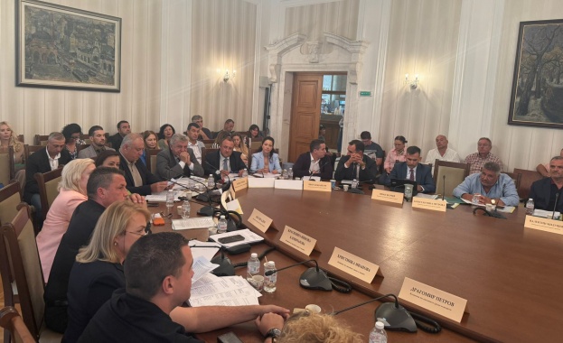 Експерти от Министерството на регионалното развитие и благоустройството и представители