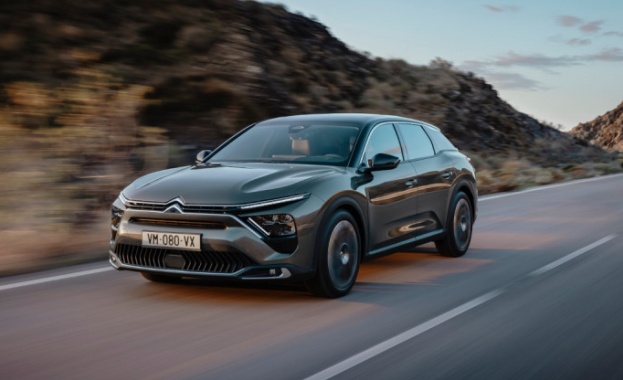 Citroën C5 X Plug-in Hybrid - покана за елегантно пътуване в абсолютен комфорт