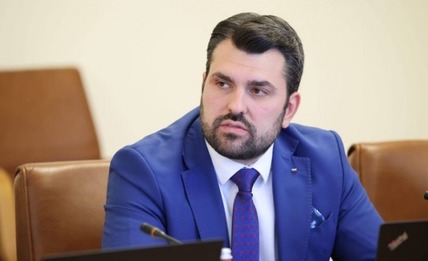 Министърът на външните работи Георг Георгиев поздрави украинците за Деня