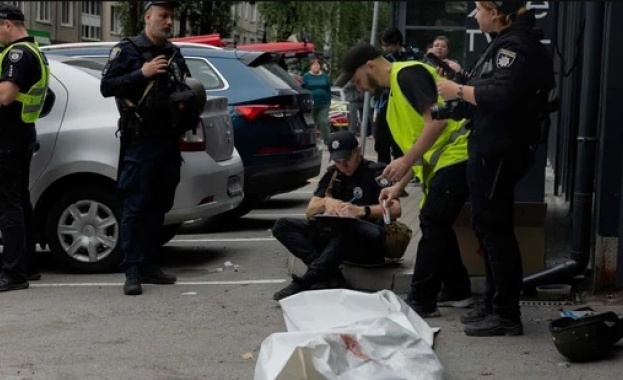 Най-малко един човек е загинал при експлозия на газова бутилка в емблематичен магазин за играчки в Москва