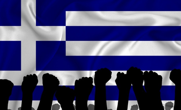 Въздушното пространство ще бъде отворено за полети за спешни и