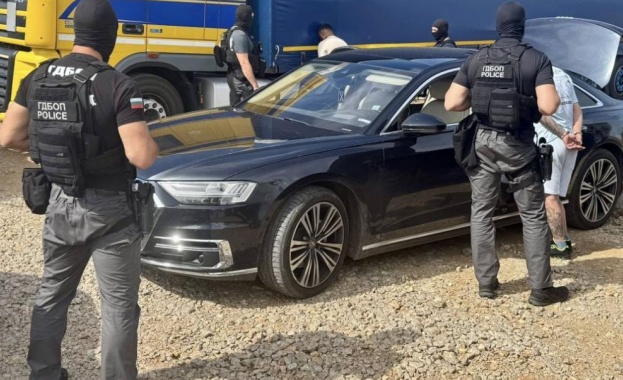 Спипаха двама мъже с 15 кг канабис в София след