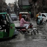 250 000 души бяха евакуирани след наводнения в Източен Пакистан