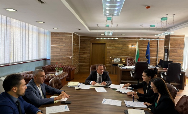 Министър Иванов проведе среща с ръководството на ВиК холдинга Първите