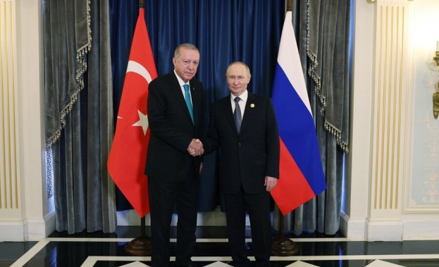 Преговорите в Истанбул са довели до известен напредък
Руският президент Владимир