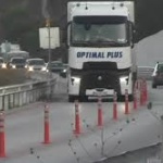 Монтираха колчета против изпреварване в участък от път Е79