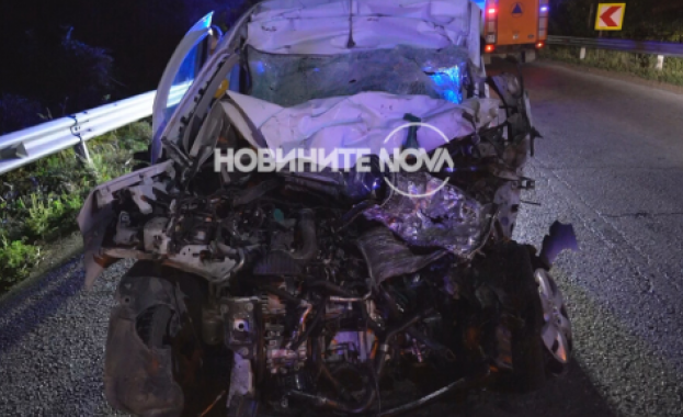 Колата на семейството се ударила в ТИР
ТИР и лека кола