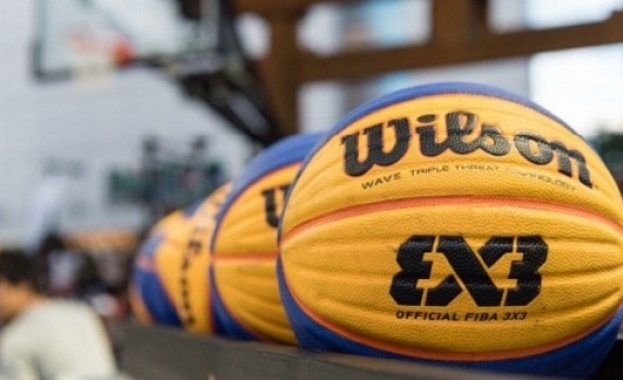 Площадът пред Народния театър Иван Вазов в София ще се