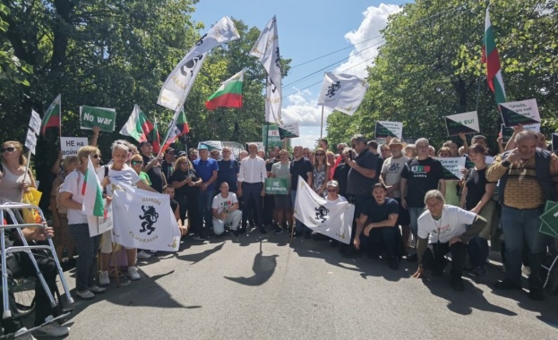 "Възраждане": Българският народ показа на Урсула, че е нежелана