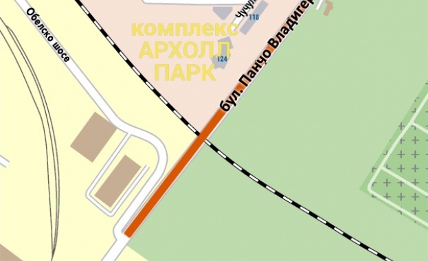 Поради появата на пукнатини в асфалтовата настилка на бул Панчо