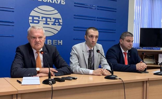 Председателят на ПП АБВ Румен Петков заяви пред медиите в