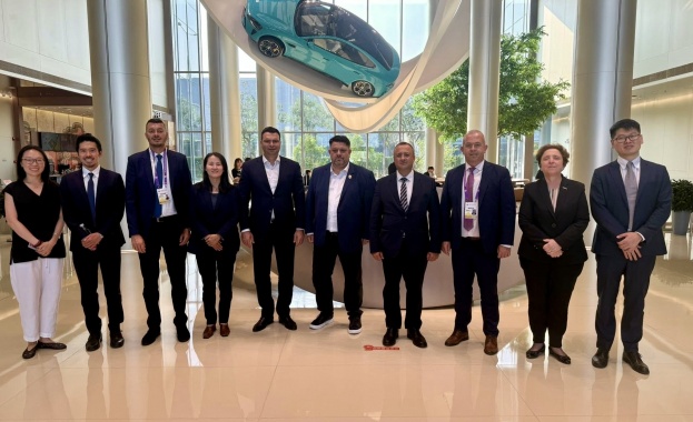 В рамките на визитата си в Китай председателят на Националния