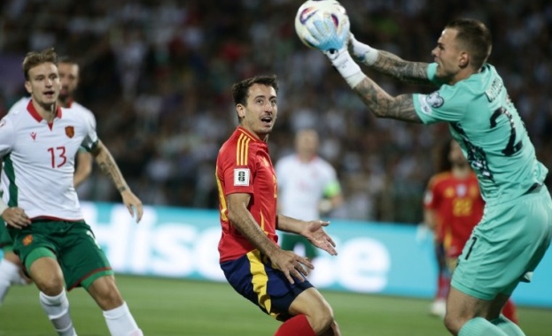 България снощи отстъпи срещу Испания с 0 3 на старта на