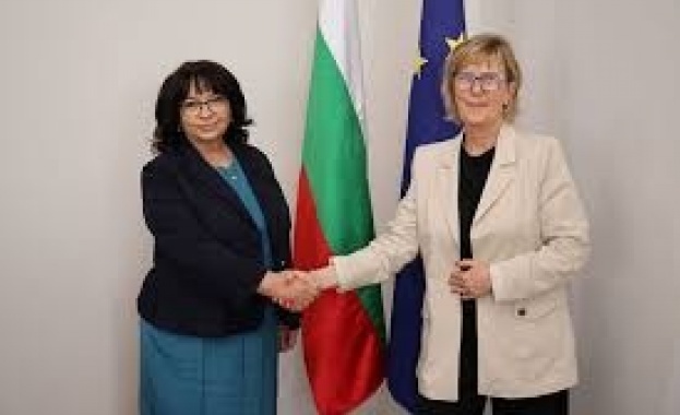 Днес eвропейският комисар Мария Луиш Албукерк и министърът на финансите