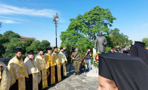 Честванията за 140 ата година от най българския акт започнаха точно в