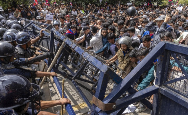 Най малко 16 души са загинали а над 50 са ранени