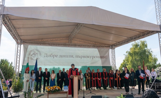 От Община Стара Загора на празничното събитие присъстваха заместник кметовете Надежда