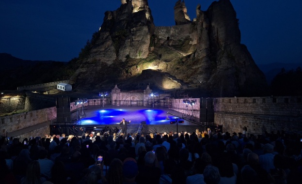 Двата фестивала се превърнаха в сцена за 17 представления
Освен водеща