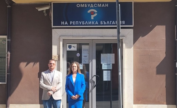 Близо два месеца жителите на Брезник живеят без достъп до