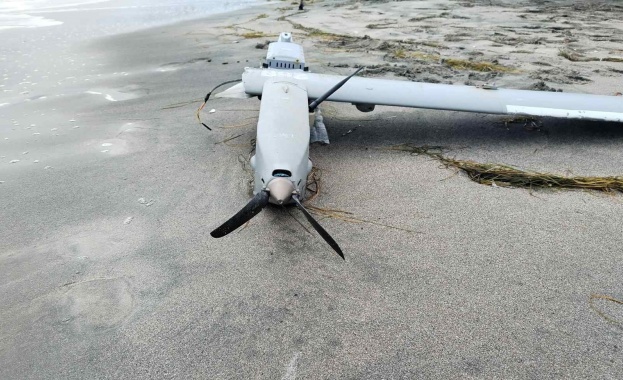 Специализиран екип от Военноморска база Бургас от състава на Военноморските