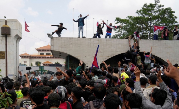 Президентът на Непал Рам Чандра Пау дел разпусна парламента и свика