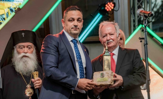 С грандиозен концерт на Централния площад в Етрополе бяха отбелязани