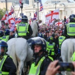 Сблъсъци и арести след многохилядните протести срещу имиграцията във Великобритания