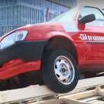 Демонстрация със симулатор: Какво се случва с тялото при рязко спиране и преобръщане на колата