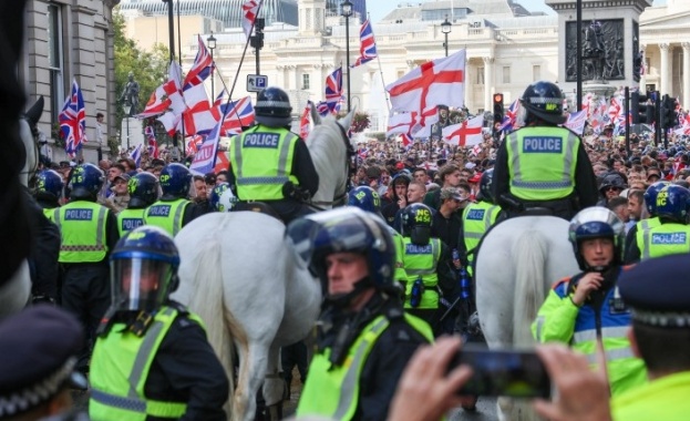 Как на Острова ще се борят срещу нелегално пристигналите чужденци
Британските