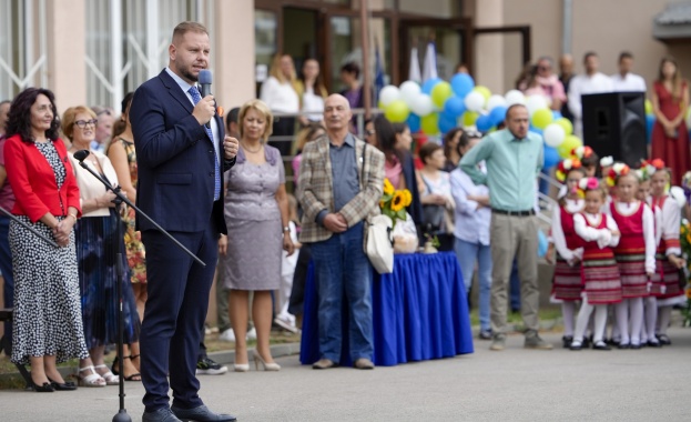 Образованието е най сигурната инвестиция в бъдещето на всяко дете а
