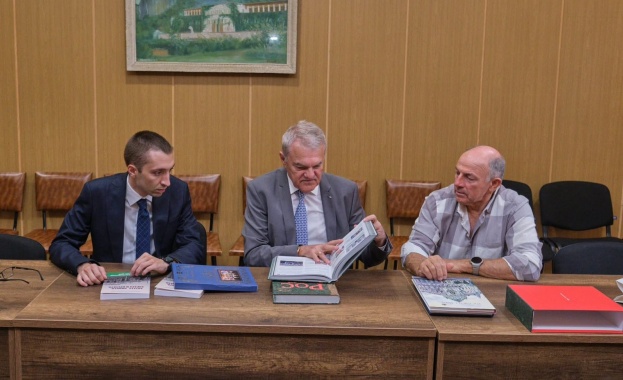 Лидерът на АБВ Румен Петков и плевенският координатор на ЛЕВИЦАТА