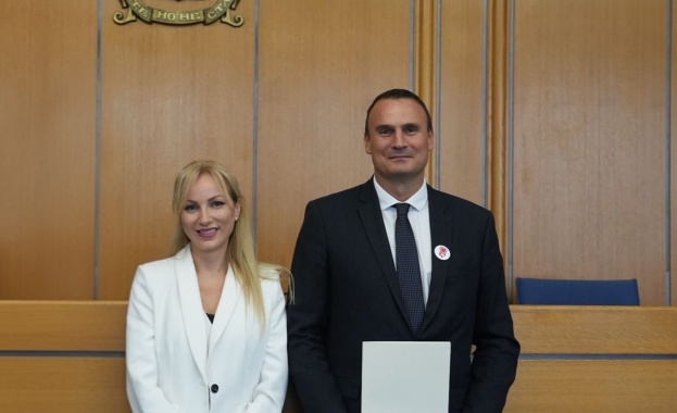 Над 1957 лекари кардиолози получиха Почетния знак на Столична