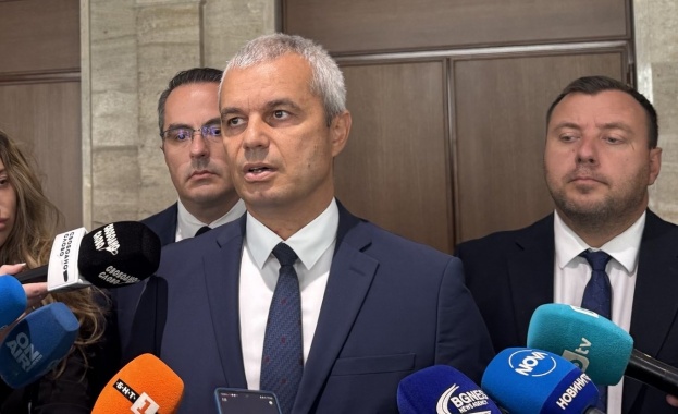 Костадин Костадинов проведе брифинг в НС в който разкритикува подготовката