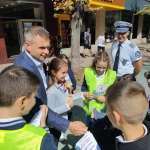 Със съвместна инициатива „Пресичаме безопасно“ ОДМВР-Шумен  и ученици  отбелязаха 18- септември, определен от ROADPOL за Ден без жертви на пътя