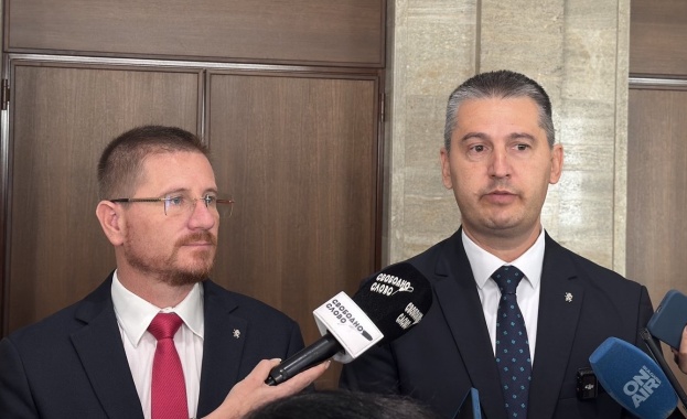 Възраждане продължава активно своята кампания Парламентът отива при народа започнала