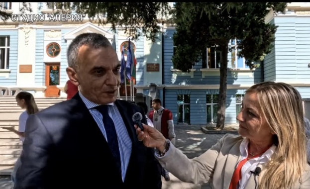 Социалисти от Русе и Разград заедно положиха цветя на паметника